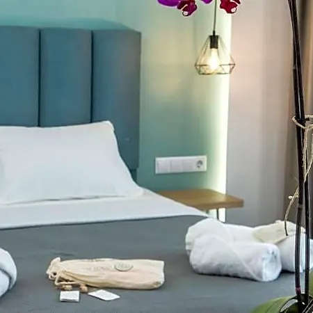 Azzurro Deluxe Hotel 4*